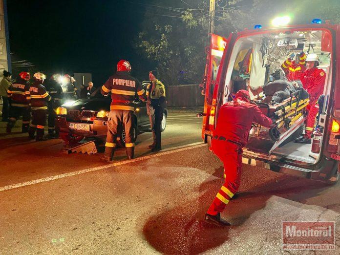 Accident cumplit în oraș. Femeie descarcerată de sub un BMW (VIDEO)