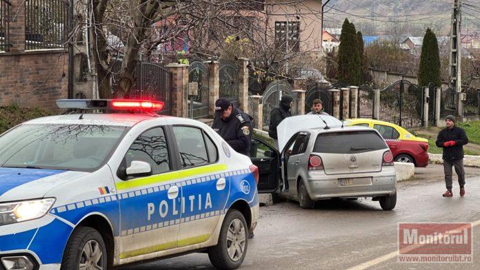 Șoferiță ajunsă la spital după impactul violent cu un cap de pod (VIDEO)