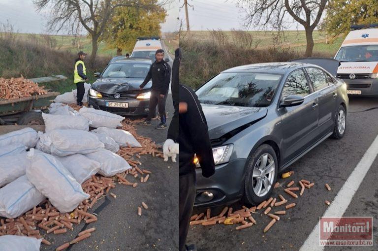 Căruță spulberată de o mașină în județ. Ambulanțele au intervenit imediat