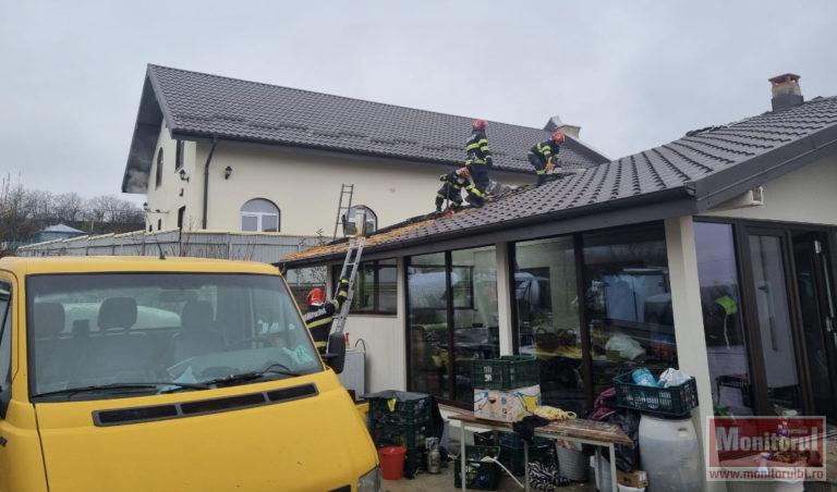 Incendiu izbucnit din cauza unui coș