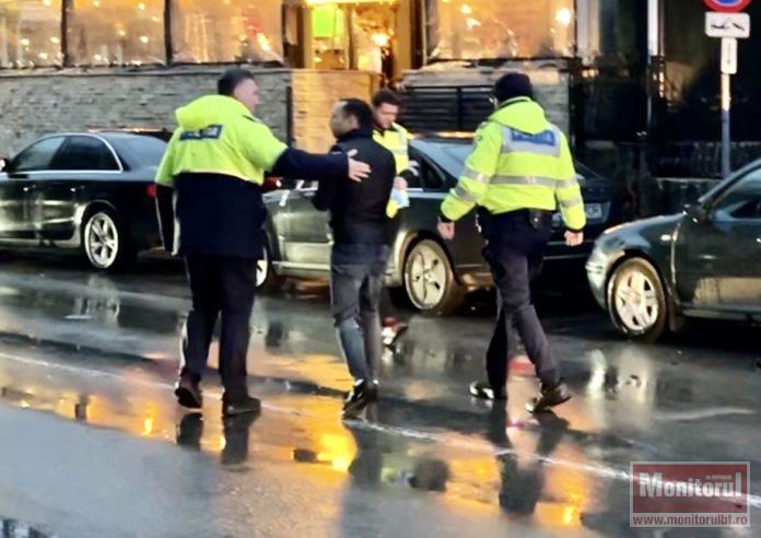 Erou de ziua lui: un pompier în timpul liber le-a salvat pe femeile spulberate pe trecere (VIDEO)