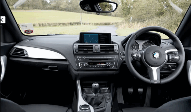 De la afacere bună la coșmar birocratic: ce pățesc românii care cumpără mașini cu volan pe dreapta