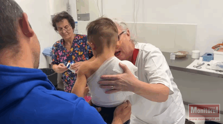 De când cu scandalurile din spitale, nici pacienții nu mai iau nimic de la medici.