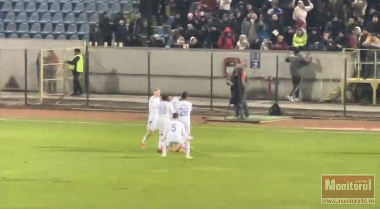 Bucuria de după gol pe stadion.