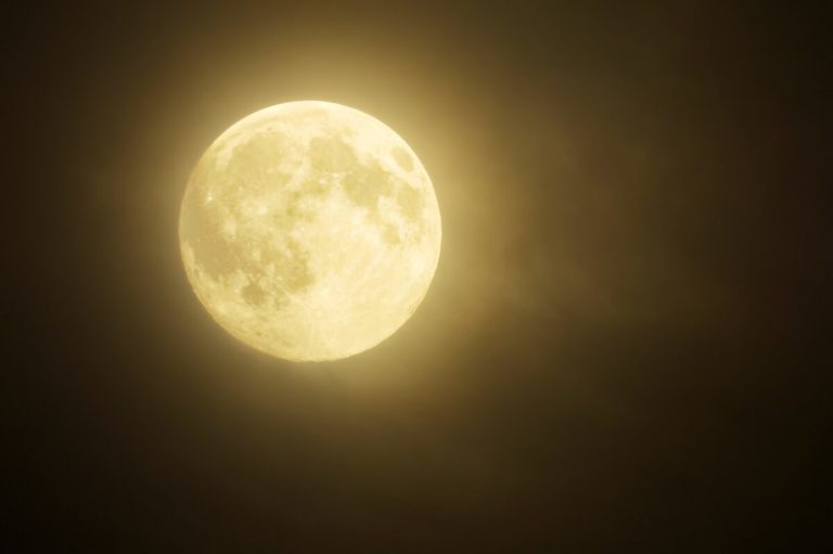 Spectacol astronomic pe cer: „Superluna Castorului”, vizibilă miercuri seară și din Botoşani