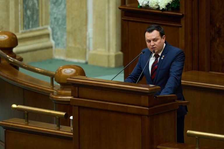 Cătălin Silegeanu, intervenție virulentă în Senat. „Spălarea de bani e mai simplă decât obținerea unei autorizații de construire”