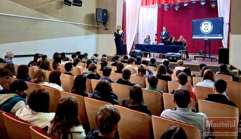 Polițiștii botoșăneni scot violența școlară din anonimat