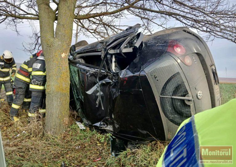 Accident provocat de un șofer începător. Mamă cu doi copii ajunsă la spital