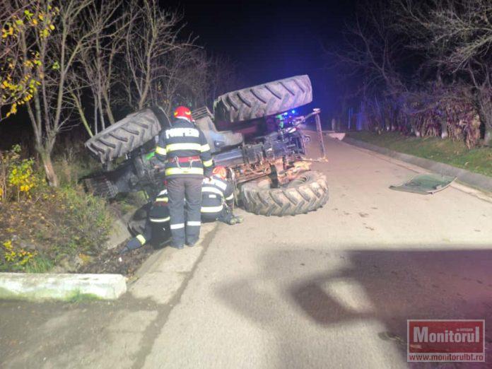 Trei răniți după un accident șocant cu tractorul în județ