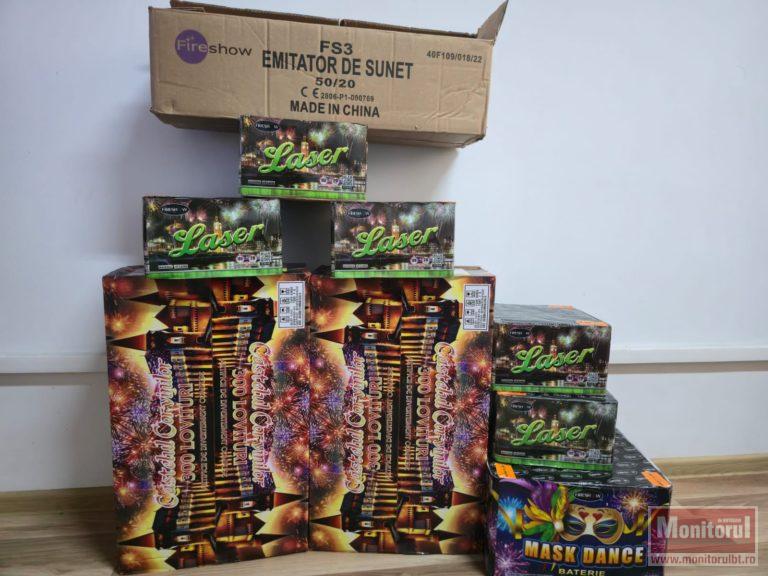 Percheziții în județ. Tânăr prins cu un arsenal pirotehnic în casă