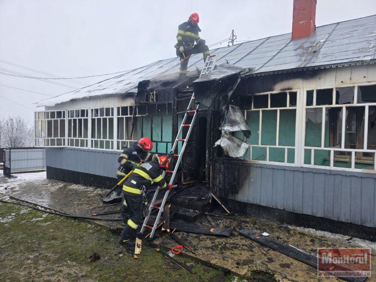 Femeie rănită de o explozie urmată de incendiu din cauza unei butelii