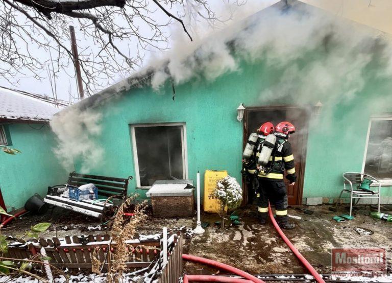 Tragedie în a doua zi de Crăciun. Bărbat mort în spital după ce i-a ars casa