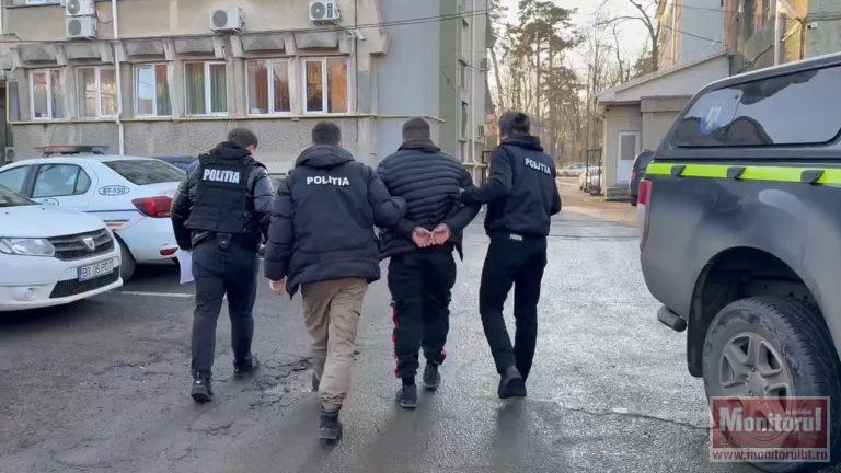 Tânăr săltat de polițiști după ce a omorât un câine cu toporul (VIDEO)