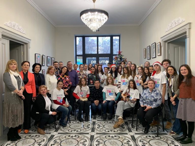 Tineri din centrele de plasament și mame tinere, incluși într-o activitate AJOFM Botoșani