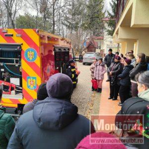 Asistenții care salvează vieți: 80 de lucrători sociali din Vorona, pregătiți de pompierii botoșăneni pentru situații-limită