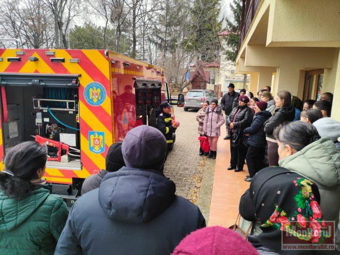 Asistenții care salvează vieți: 80 de lucrători sociali din Vorona, pregătiți de pompierii botoșăneni pentru situații-limită