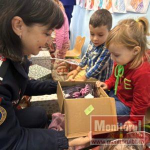 Copiii pompierilor, ajutoarele lui Moș Nicolae. Daruri pentru micuții nevoiași din Botoșani (VIDEO)
