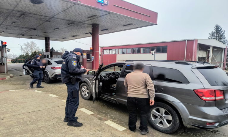 Curier răsplătit cu dosar penal la vamă