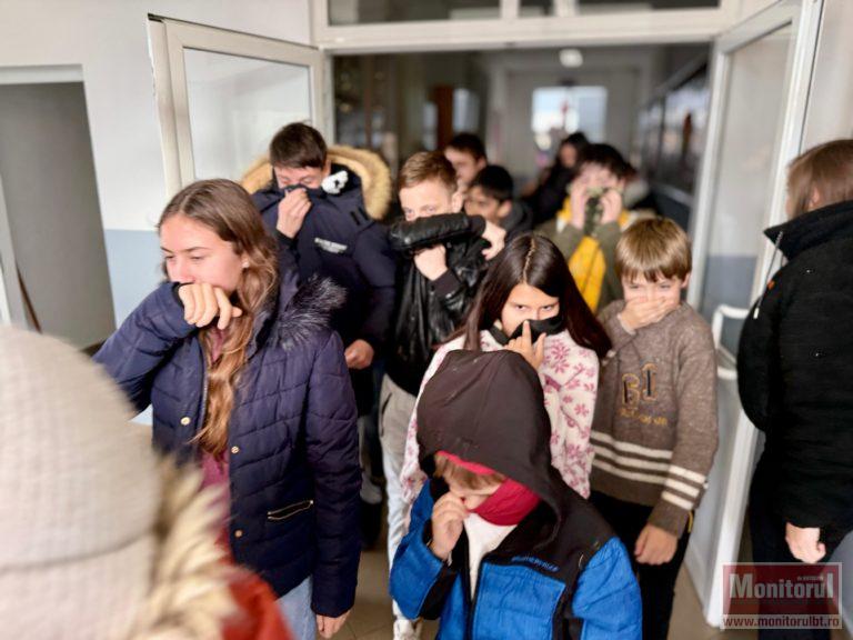 Peste 170 de elevi de a o şcoală din judeţ au învățat cum să reacționeze în caz de incendiu