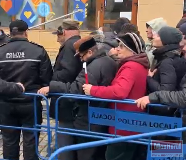 N-are farmec 1 decembrie fără coadă la fasole cu cârnați.