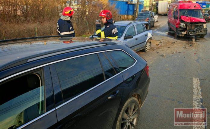Copil rănit într-un carambol cu trei maşini