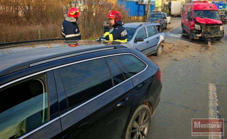 Copil rănit într-un carambol cu trei maşini