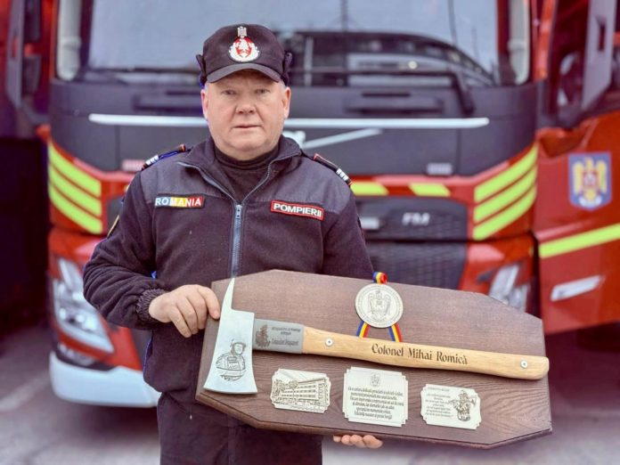 Colonelul Mihai Romică, cel mai vechi pompier din județ, se retrage din activitate după 38 de ani în prima linie