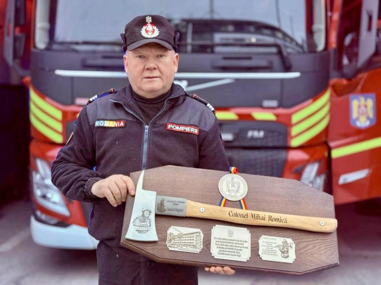 Colonelul Mihai Romică, cel mai vechi pompier din județ, se retrage din activitate după 38 de ani în prima linie