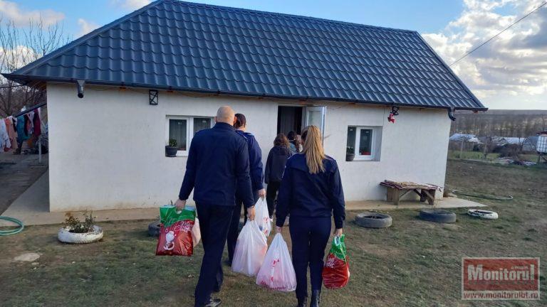 Un strop de speranță înainte de Anul Nou: jandarmii botoșăneni au adus bucurie unei mame cu șase copii din Bălușeni