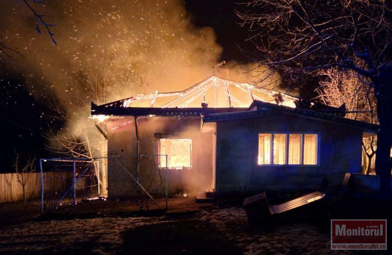 Incendiu devastator în județ în a doua zi de Crăciun (VIDEO)
