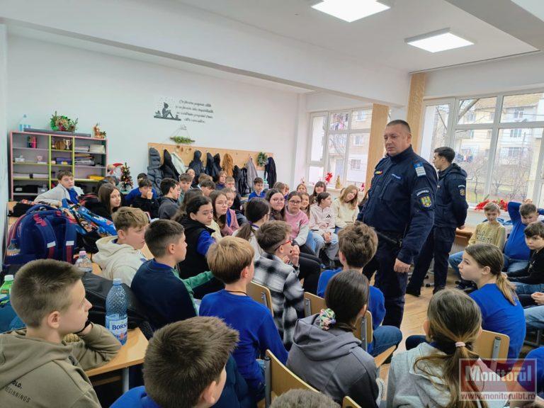 Jandarmii au intrat în clasele din Dorohoi: lecții despre bullying, siguranță online și riscurile “prietenilor” virtuali