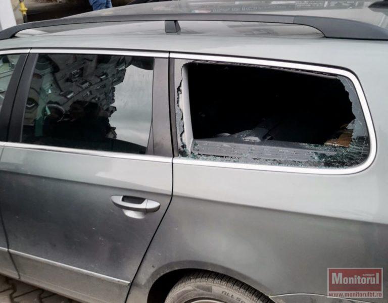 Alertă pentru un copil blocat în mașină. Pompierii au intervenit de urgență