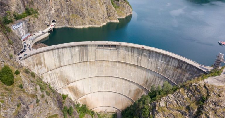 Avalanșă de fake news despre golirea lacurilor de acumulare și demolarea barajelor