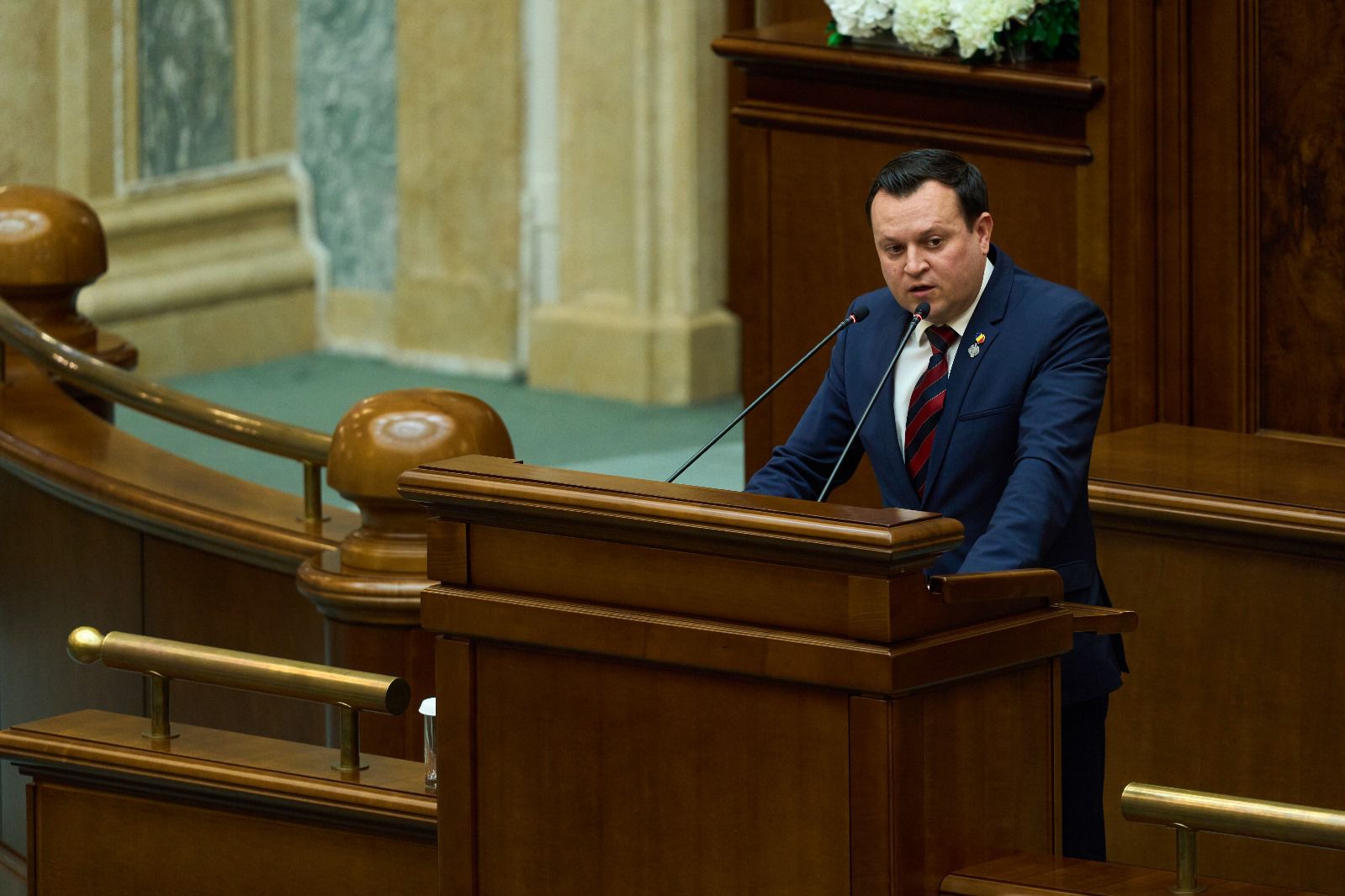 COMUNICAT DE PRESĂ: Cătălin Silegeanu, record de inițiative pentru Botoșani și poziție de top între senatorii României