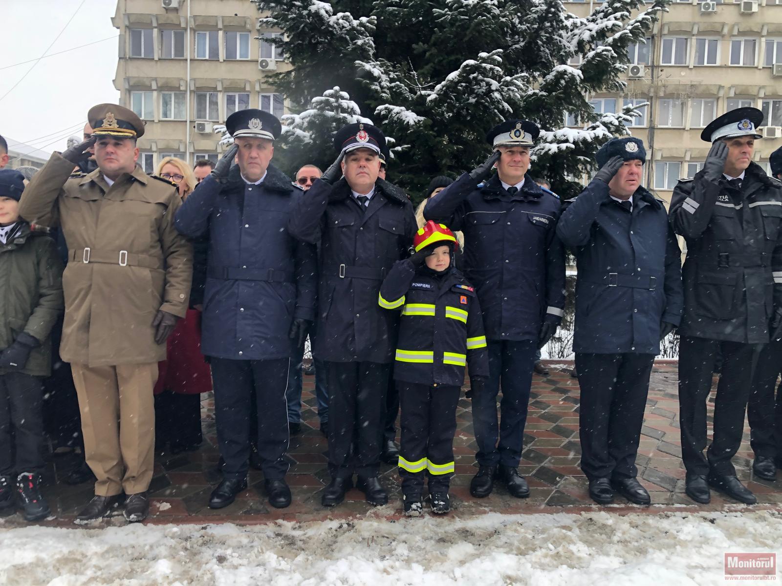 Ziua Unirii Principatelor Române marcată la Botoşani cu o paradă militară (video)