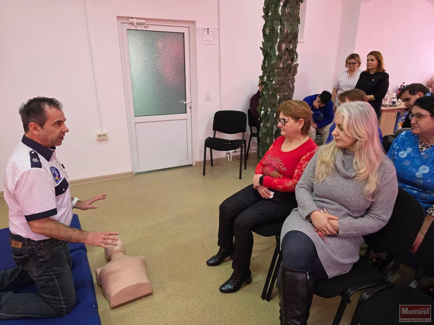 Primul ajutor, dincolo de teamă: lecție de viață ținută de un specialist de la Ambulanță