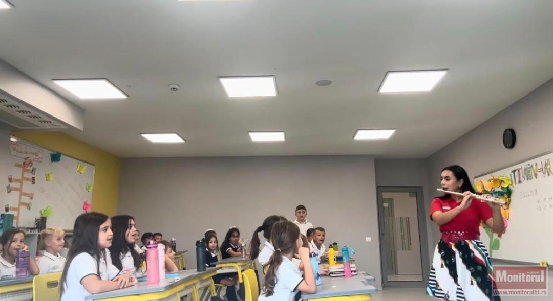 De la „Ștefan Luchian” la Capitală: Karina Todireanu îi învață pe copii muzica prin joc și ritm