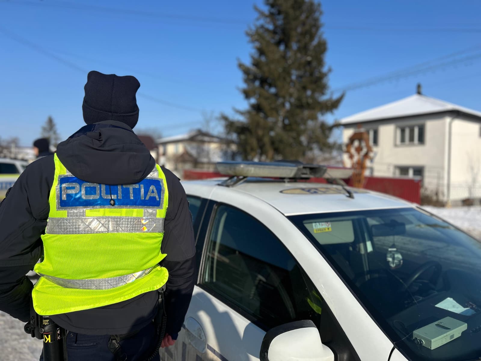 peste 130 de persoane legitimate și 51 de sancțiuni