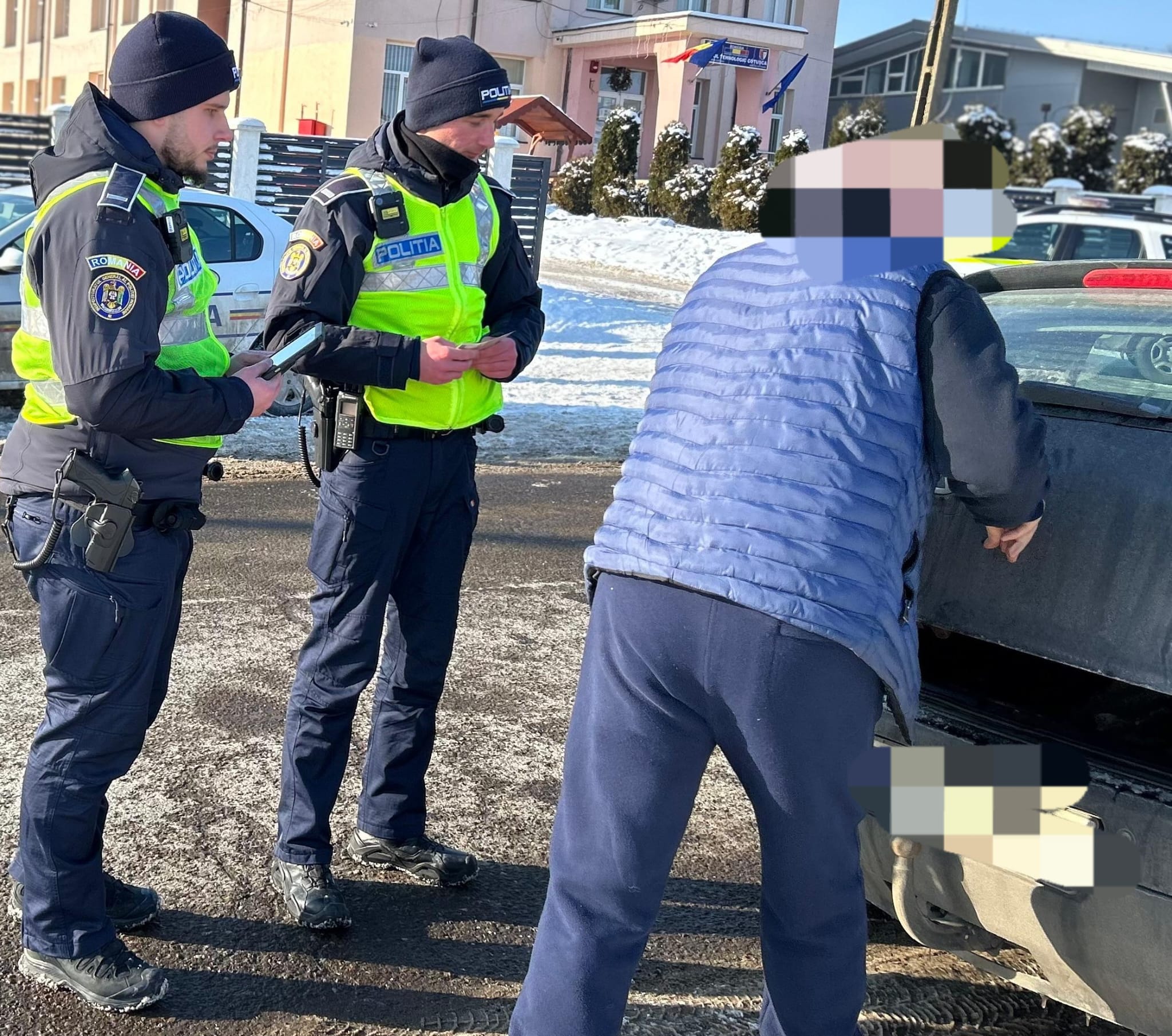 Şofer de 63 de ani, prins băut la volan în Corlăteni. Ce măsuri au luat poliţiştii