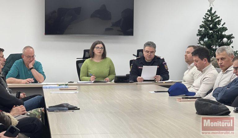 BOTOȘANI SUB ASEDIUL VISCOLULUI: Școli închise, drumuri blocate și mobilizare generală de forțe. Ce măsuri de ultimă oră a luat Prefectura (VIDEO)