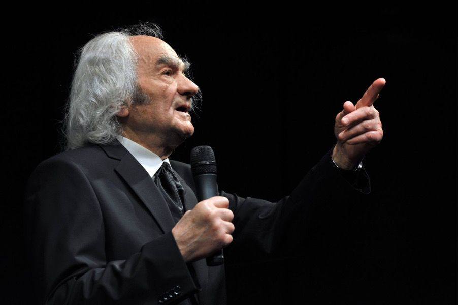 Leon Dănăilă, decorat cu Ordinul Militar de România într-un eveniment la TNB