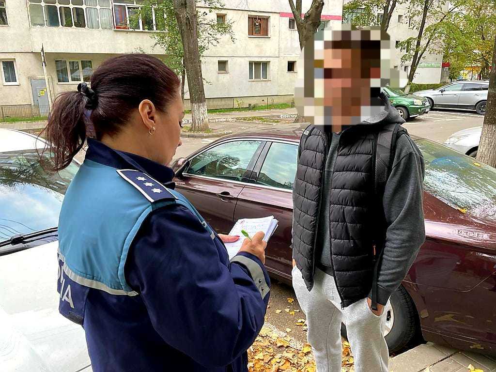 Elevi duşi cu poliţia la şcoală