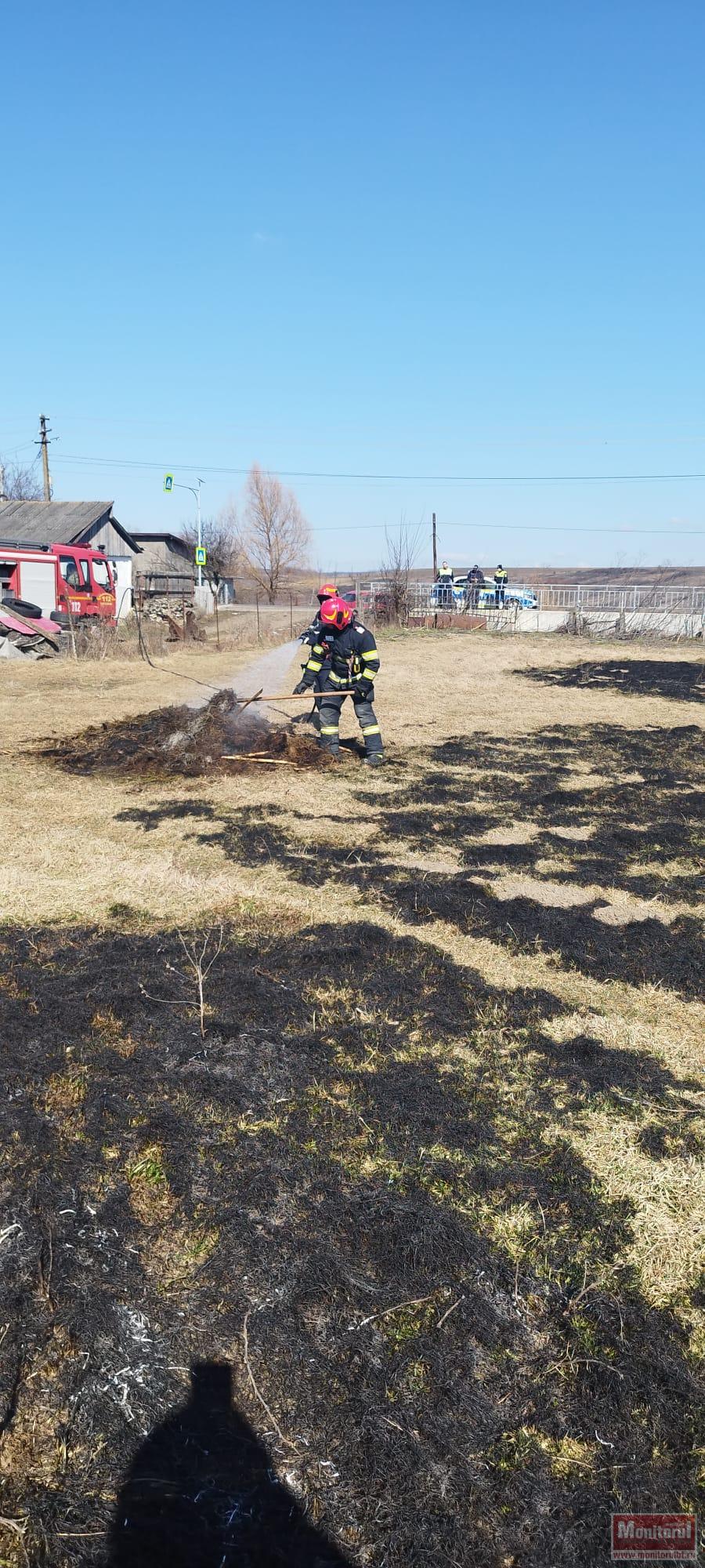La un pas de dezastru din cauza unui incendiu de vegetație