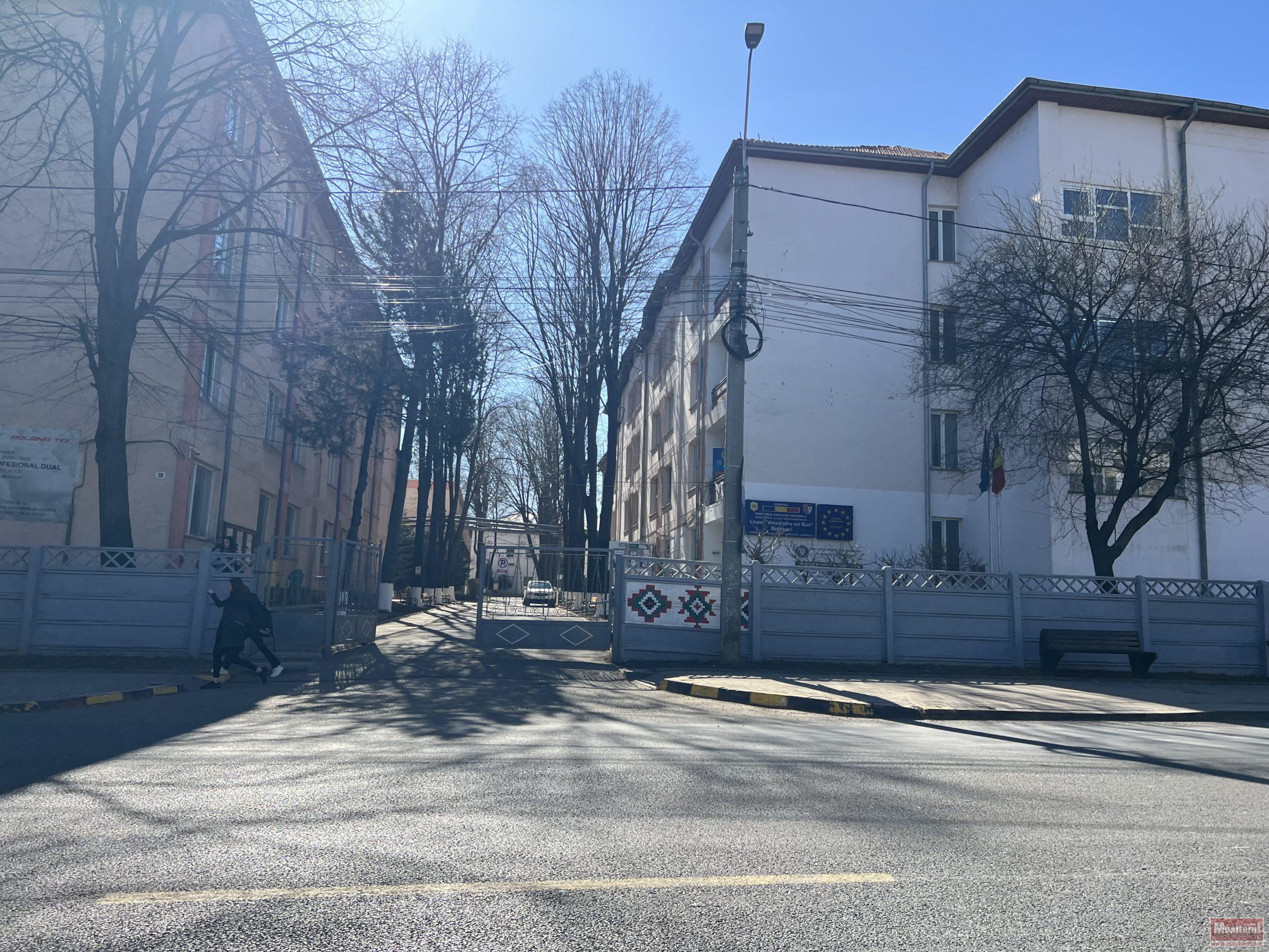 Tragedie! Mamă moartă sub privirile copilului pe care îl aștepta să iasă de la ore