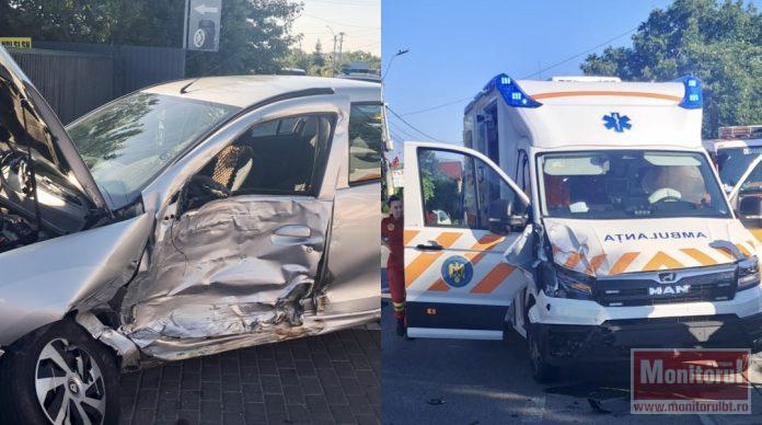 Ambulanța cu medic de la Botoșani, implicată într-un accident rutier cu șapte persoane (VIDEO)